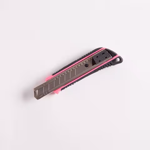 rosa Cuttermesser von der Marke FigoFix aus der Produktreihe Handwerkzeuge