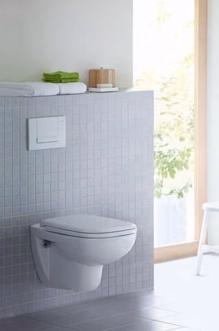 Detailbild 4043041 Duravit Wand-WC-Set D-Code, rimless, Tiefspüler, weiß, inklusive WC-Sitz mit Absenkautomatik