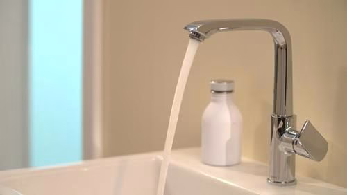 Hansgrohe Einhebel-Waschtischmischer METRIS 230 Nennweite 15 mit Schwenkauslauf Zugstangen-Ablaufgarnitur G 1 1/4 Zoll chrom
