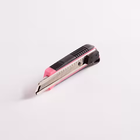 rosa Cuttermesser von FigoFix mit der Artikelnr. 165305