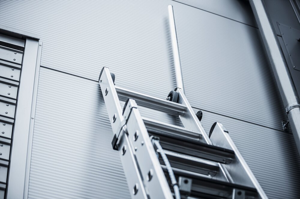 Munk Stufen-Seilzugleiter 2-teilig mit Handlauf und Ausstiegsholm 2x12 Stufen