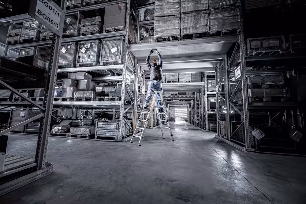 Einsteckteil Stufen-Stehleiter beidseitig begehbar (Pack mit 2 Stück) aus der Kategorie Steigtechnik Zubehör & Ersatzteile mit der GTIN 4031405402607 Einsteckteil Stufen-Stehleiter beidseitig begehbar (Pack mit 2 Stück) von der Marke Munk aus der Produktreihe Leitern & Gerüste