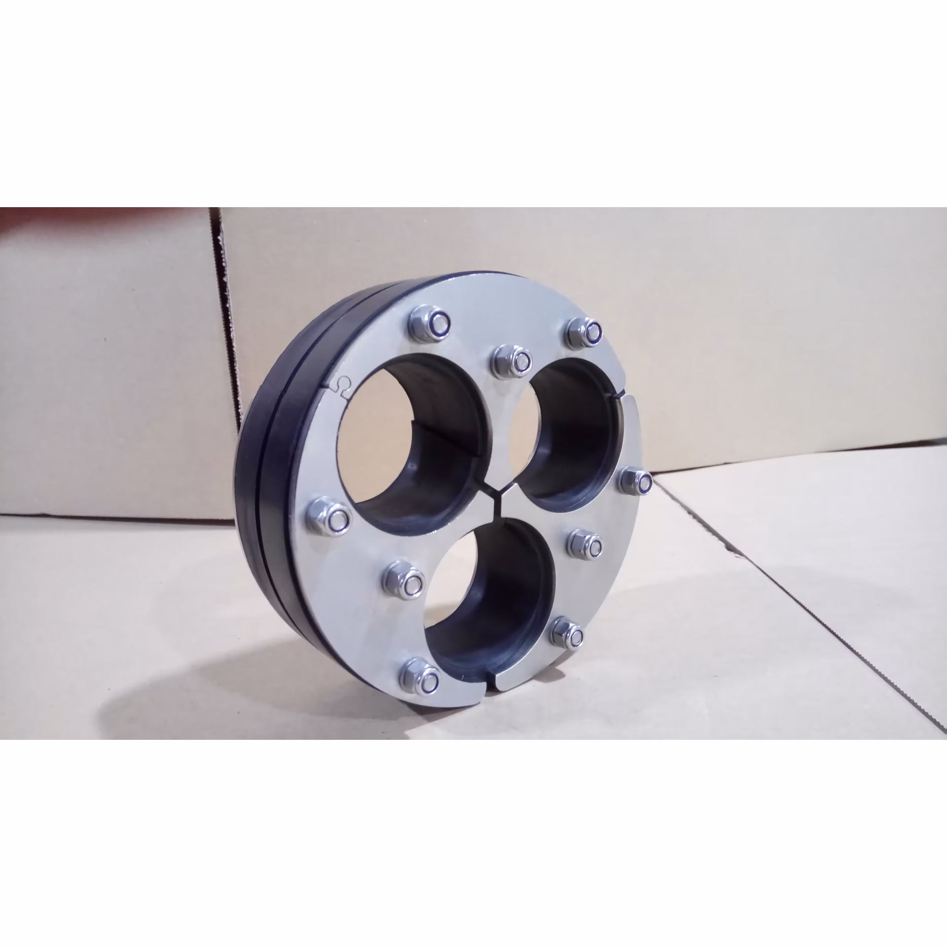 Pressio Multi 150/3 x 50mm Edelstahl V2A geteilt Kabeldurchführung von der Marke 4 pipes Pressio Multi 150/3 x 50mm Edelstahl V2A geteilt Kabeldurchführung aus der Kategorie Ringraumdichtung mit der Artikelnummer 11081