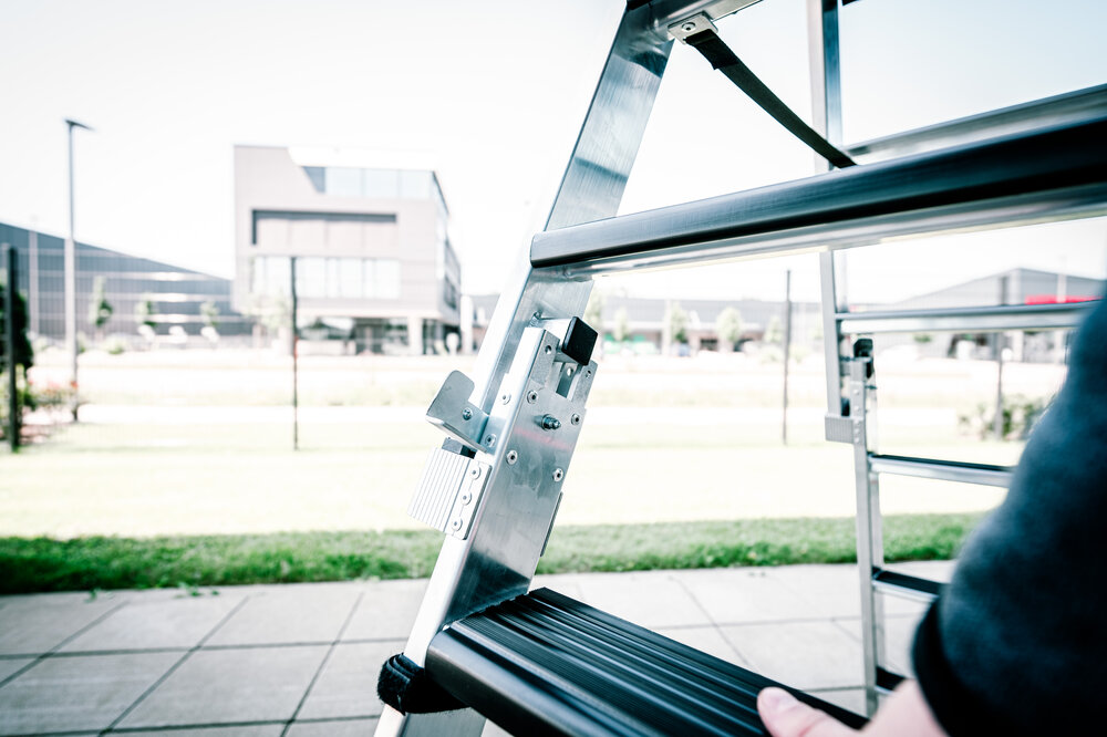 Munk Stufen-Stehleiter beidseitig begehbar steckbar 2x4 Stufen