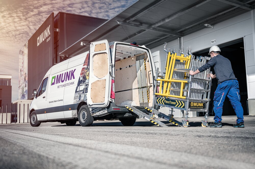 Munk FlexxTower SG mit vorlaufendem Geländer Plattformhöhe 2,10 m