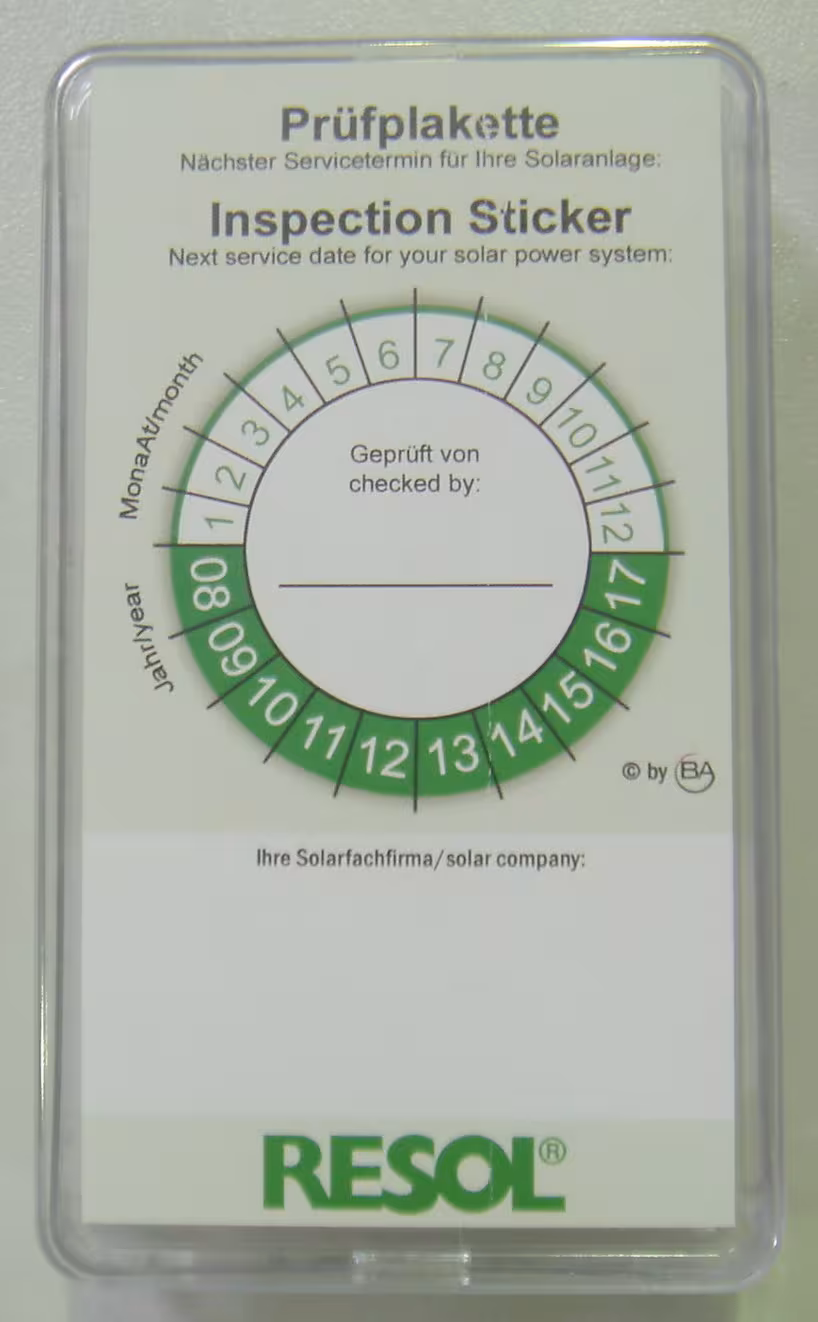 2Prüfplaketten von der Marke Resol aus der Produktreihe Solar-Werkzeuge & Zubehör