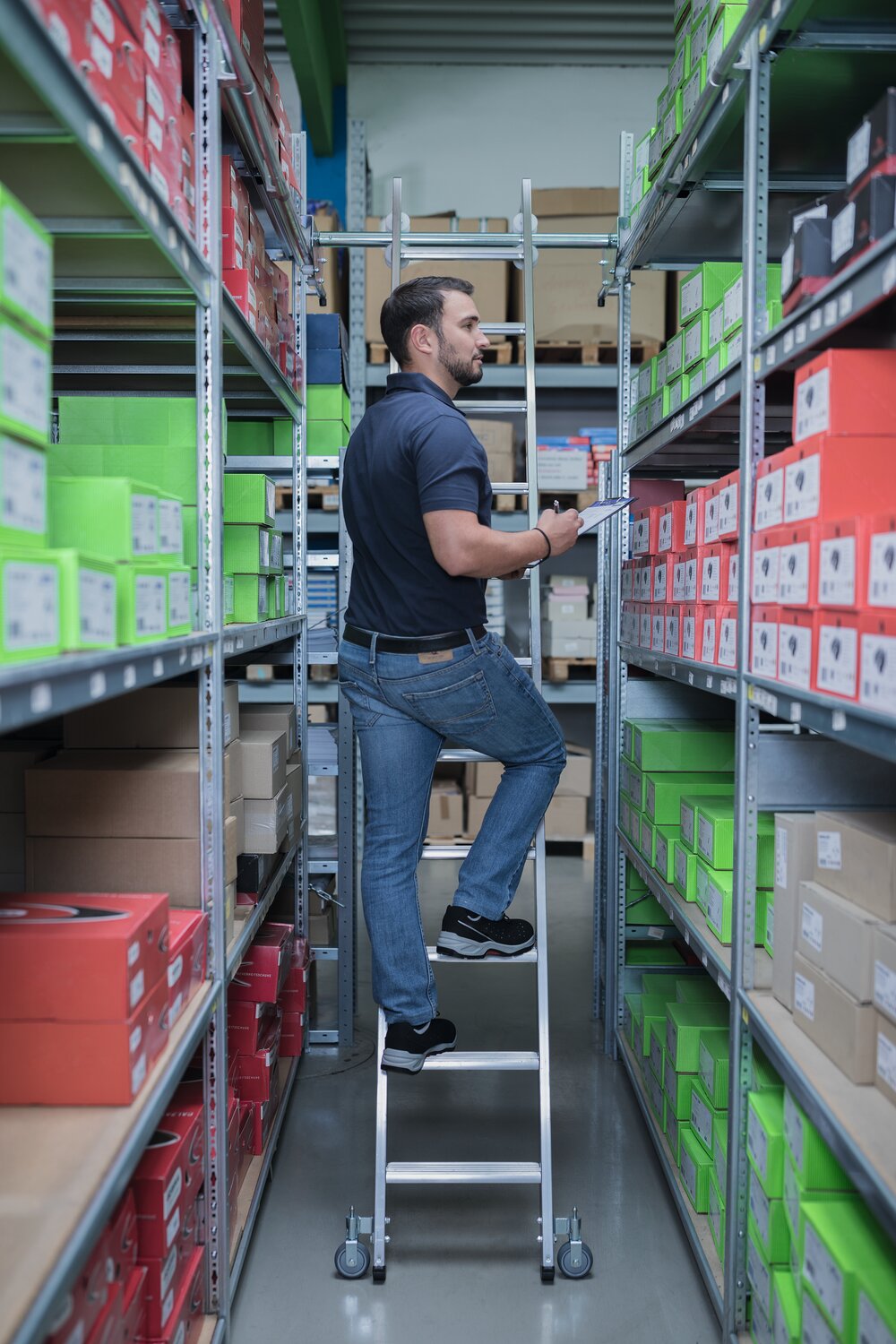 Milieubild 3815227 Munk Stufen-Regalleiter fahrbar für Doppelregal 6 Stufen