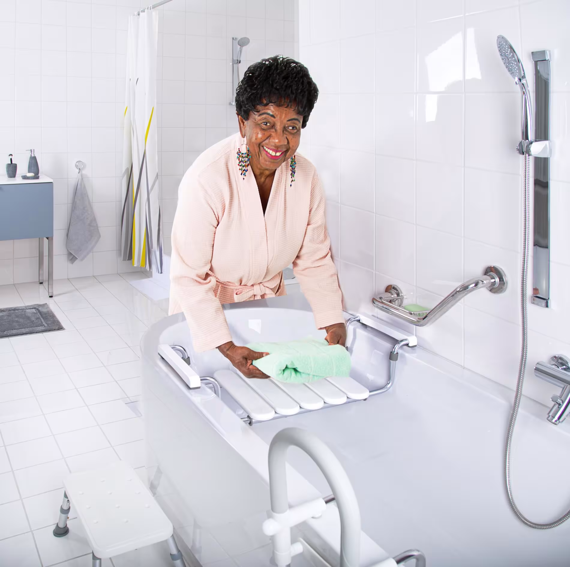 Badewannen-Sitz Pro, weiß mit der GTIN 4006956159188 Badewannen-Sitz Pro, weiß von Ridder mit der Artikelnr. A180101