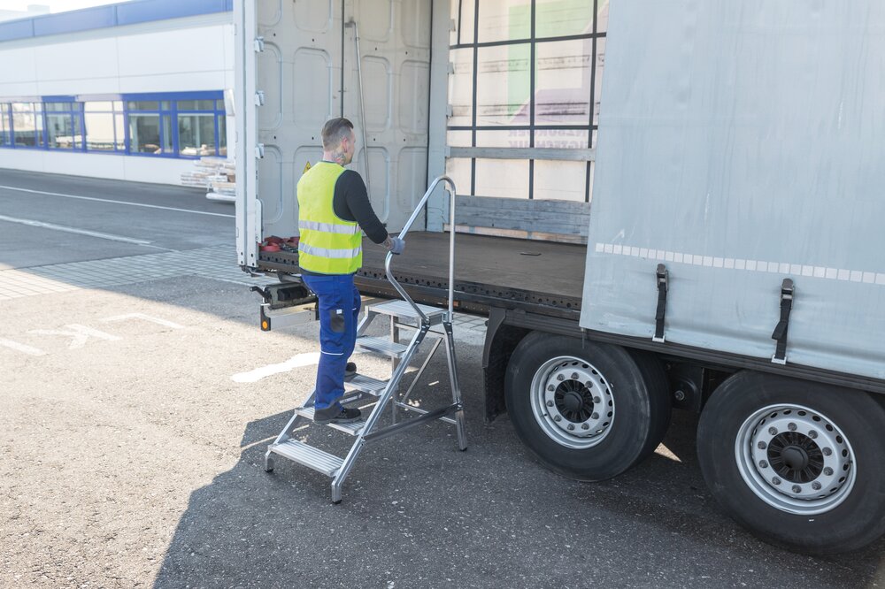 Milieubild 3812939 Munk Montagetritt mit Handlauf 4 Stufen