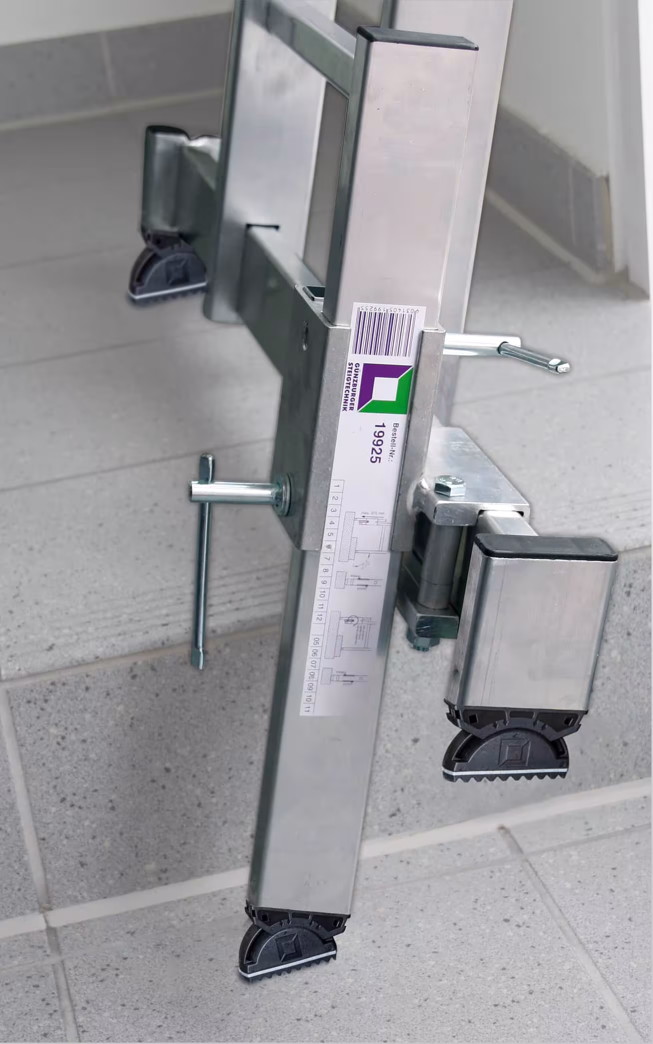 Holmverlängerung für Quertraverse mit Breite 930 mm oder 1200 mm von der Marke Munk aus der Produktreihe Leitern & Gerüste