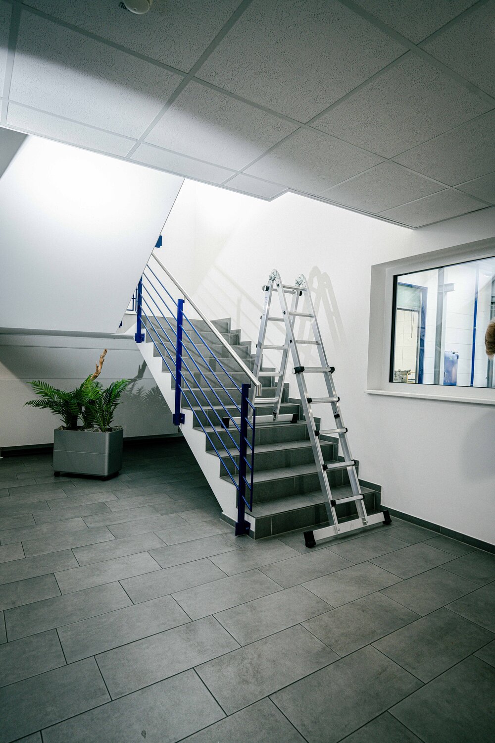 Munk Teleskopleiter 4-teilig mit Traverse 4x3 Sprossen