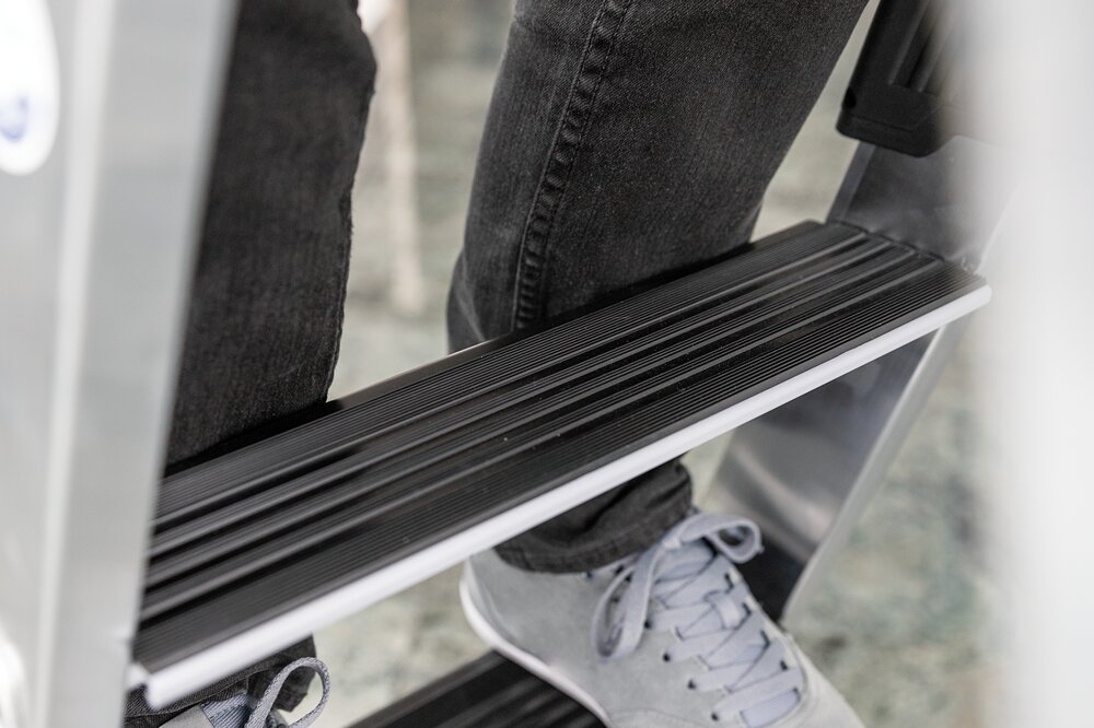 Munk Nachrüstsatz clip-step relax für Stufen-Stehleiter beidseitig begehbar GFK/Alu 6 Trittauflagen