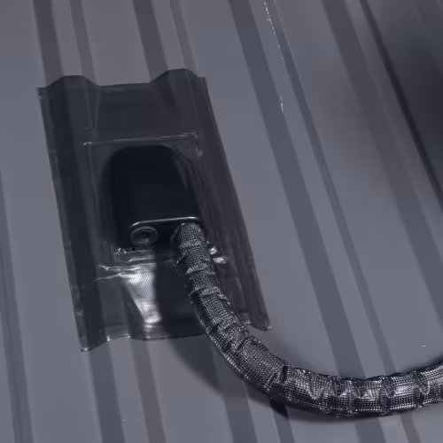 Solardurchführung rot, für 2 Rohrleitungen, Manschette 56 x 35,8 cm aus der Kategorie Steildachdurchgänge mit der GTIN 4027822839577 Universal Solardurchführung von der Marke Klöber aus der Kategorie Steildachdurchgänge