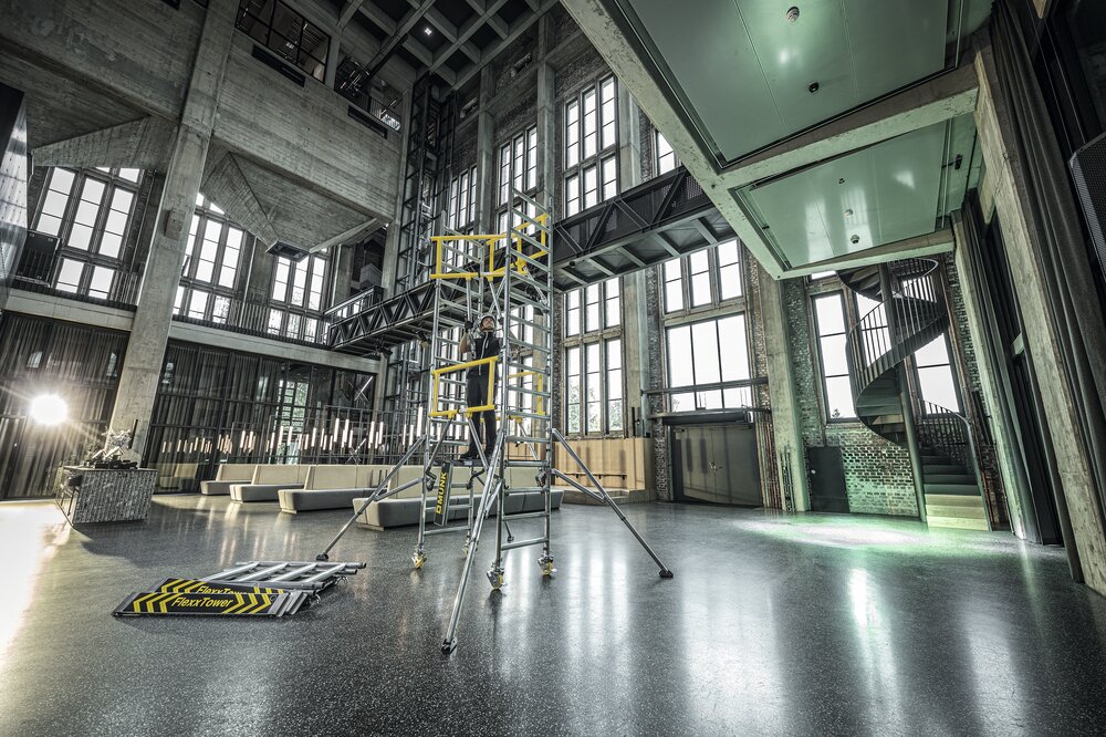 Milieubild 3814185 Munk FlexxTower SG mit vorlaufendem Geländer Plattformhöhe 2,10 m