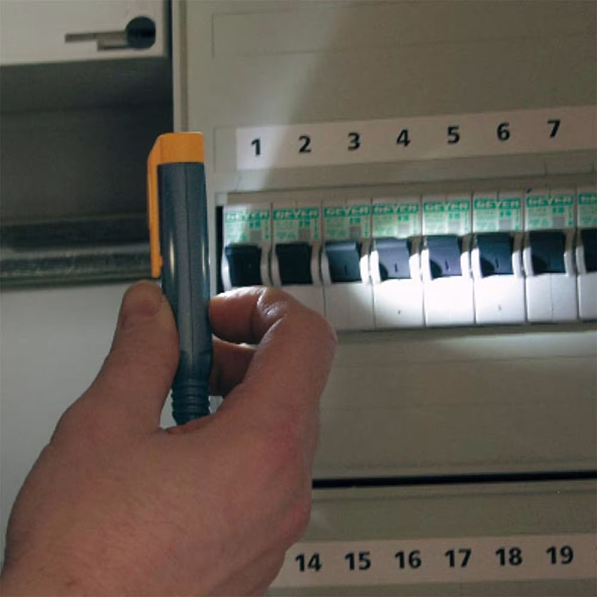 Elektronischer Multitester MT6 S/2 aus der Kategorie Spül-, Füll- & Prüfgeräte mit der Artikelnummer 1297150