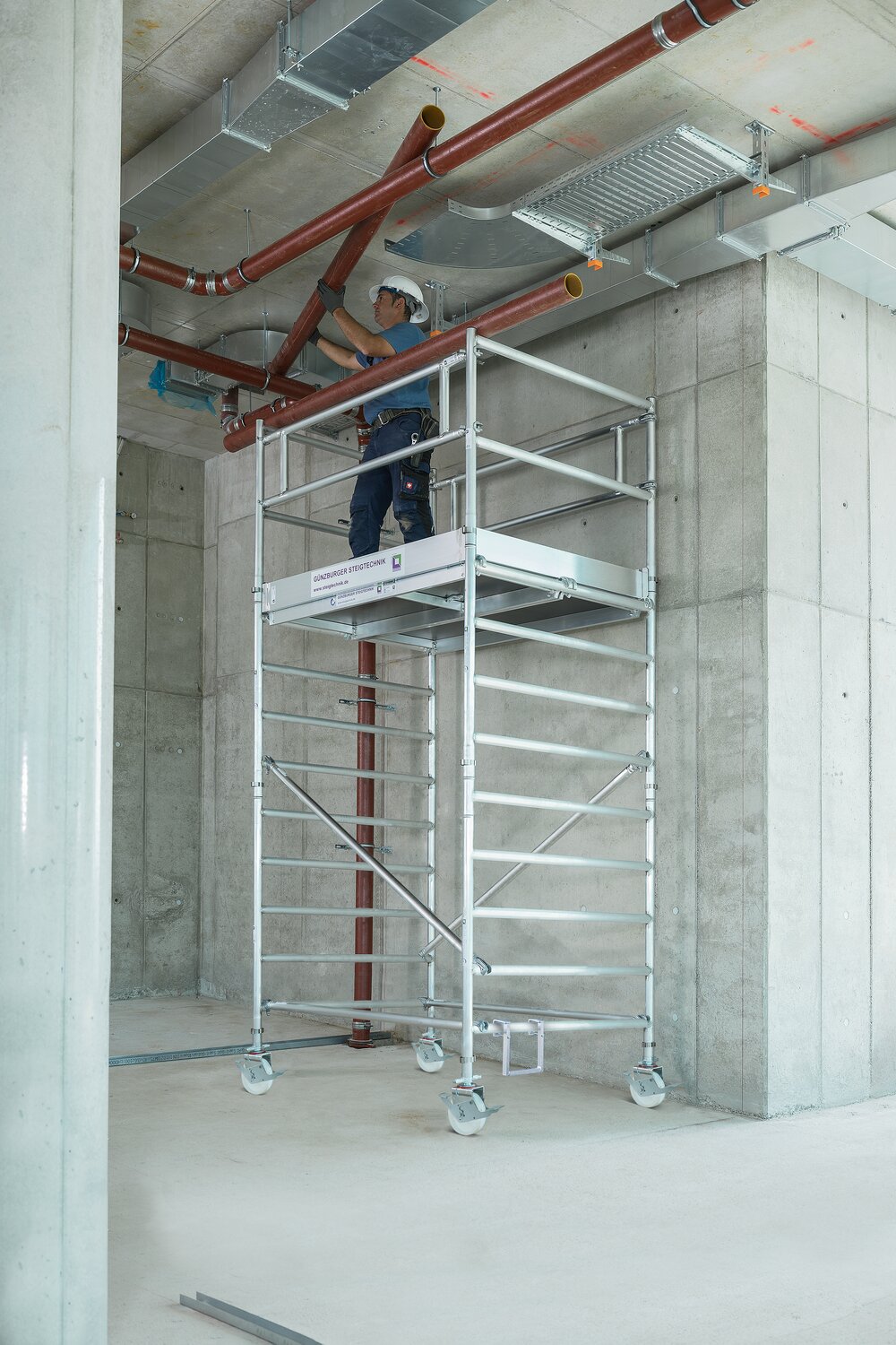 Munk Rollgerüst 1,35 x 1,80 m mit Doppel-Plattform Plattformhöhe 2,35 m