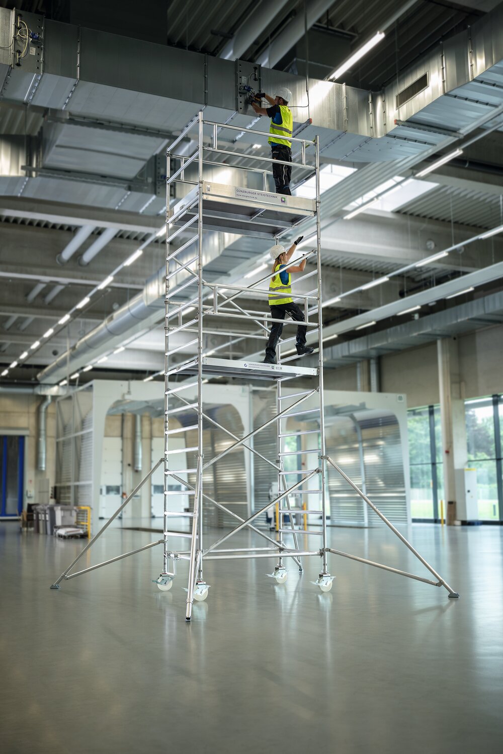 Munk Rollgerüst 1,35 x 1,80 m mit Ausleger& Doppel-Plattform Plattformhöhe 4,35 m