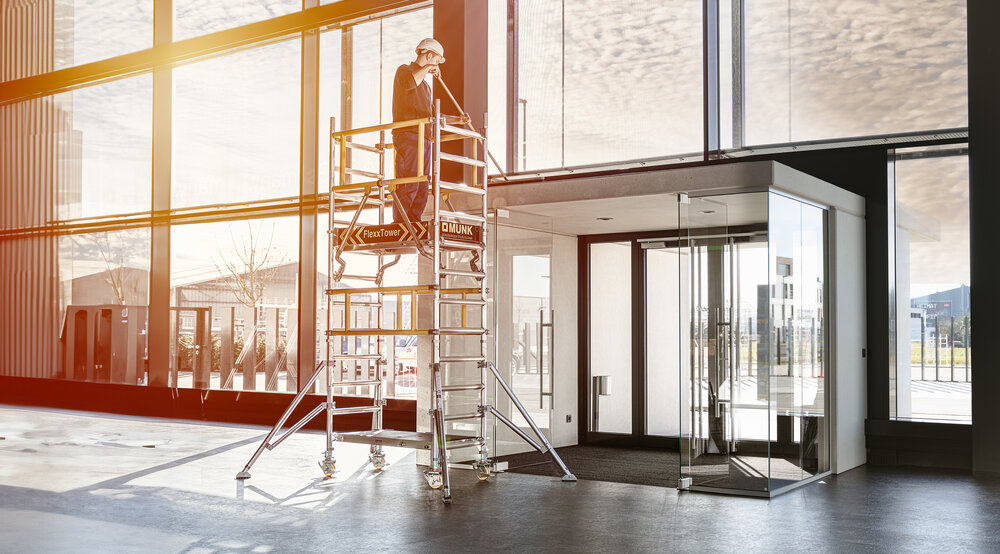 Milieubild 3814187 Munk FlexxTower SG mit vorlaufendem Geländer Plattformhöhe 2,10 m