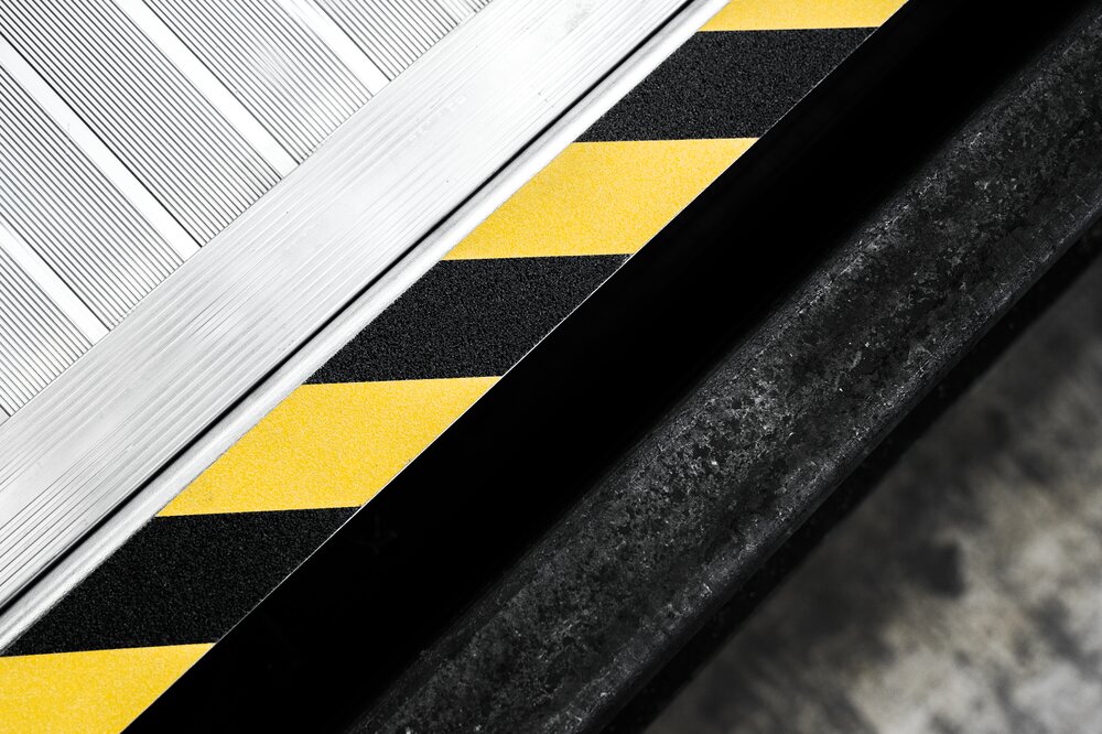 Munk Gleispodest fahrbar GFK Gitterrost