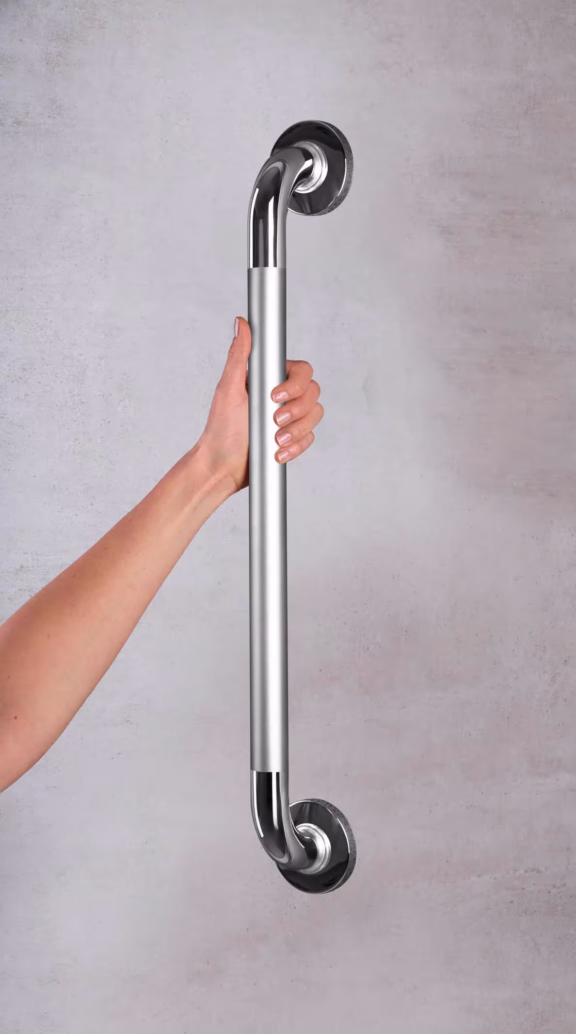 Haltegriff Sam L, chromfarben glänzend, mit rutschhemmender Grifffläche, mit der GTIN 4006956101262 Haltegriff Sam L, chromfarben glänzend, mit rutschhemmender Grifffläche, von Ridder mit der Artikelnr. A0016011