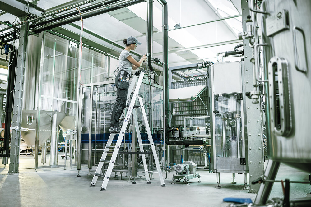 Milieubild 3819199 Munk Stufen-Stehleiter einseitig begehbar mit clip-step relax 4 Stufen