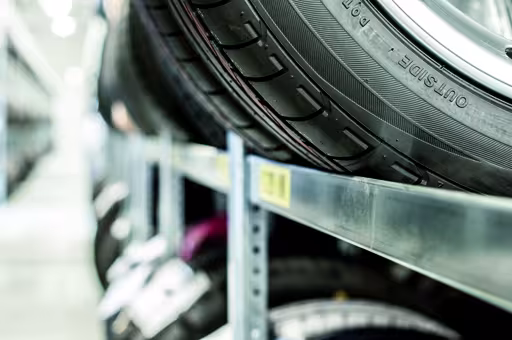 Grundregal, Großfach-Räder-/Reifenregal, 2750 x 2250 x 400 mm (HxBxT), verzinkt, 4 Lagerebenen á 400 kg Fachlast pro Ebene aus der Kategorie Autoteilelagerung mit der GTIN 4058255013135 Grundregal, Großfach-Räder-/Reifenregal, 2750 x 2250 x 400 mm (HxBxT), verzinkt, 4 Lagerebenen á 400 kg Fachlast pro Ebene von der Marke Schulte Lagertechnik aus der Produktreihe Fachbodenregale