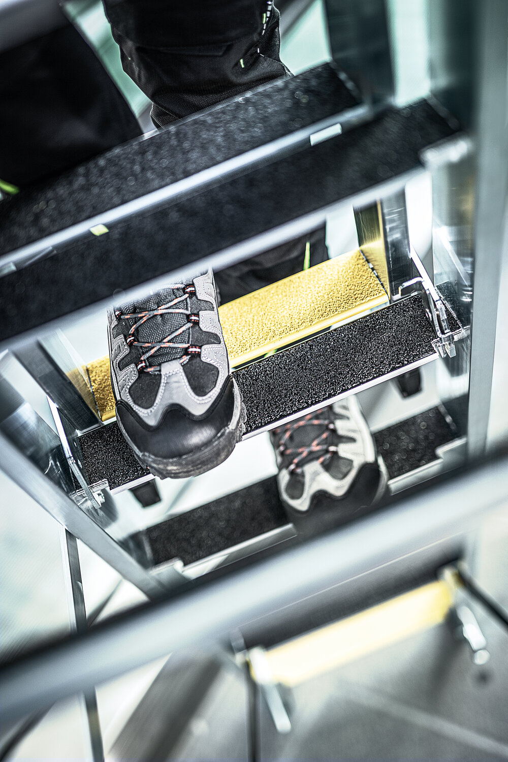 Milieubild 3813634 Munk Stufen-Mehrzweckleiter 3-teilig mit nivello®-Traverse 3x6 Stufen