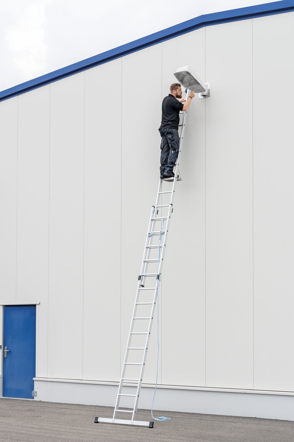 Milieubild 3811616 Munk Sprossen-Seilzugleiter 2-teilig mit Standard-Traverse 2x20 Sprossen