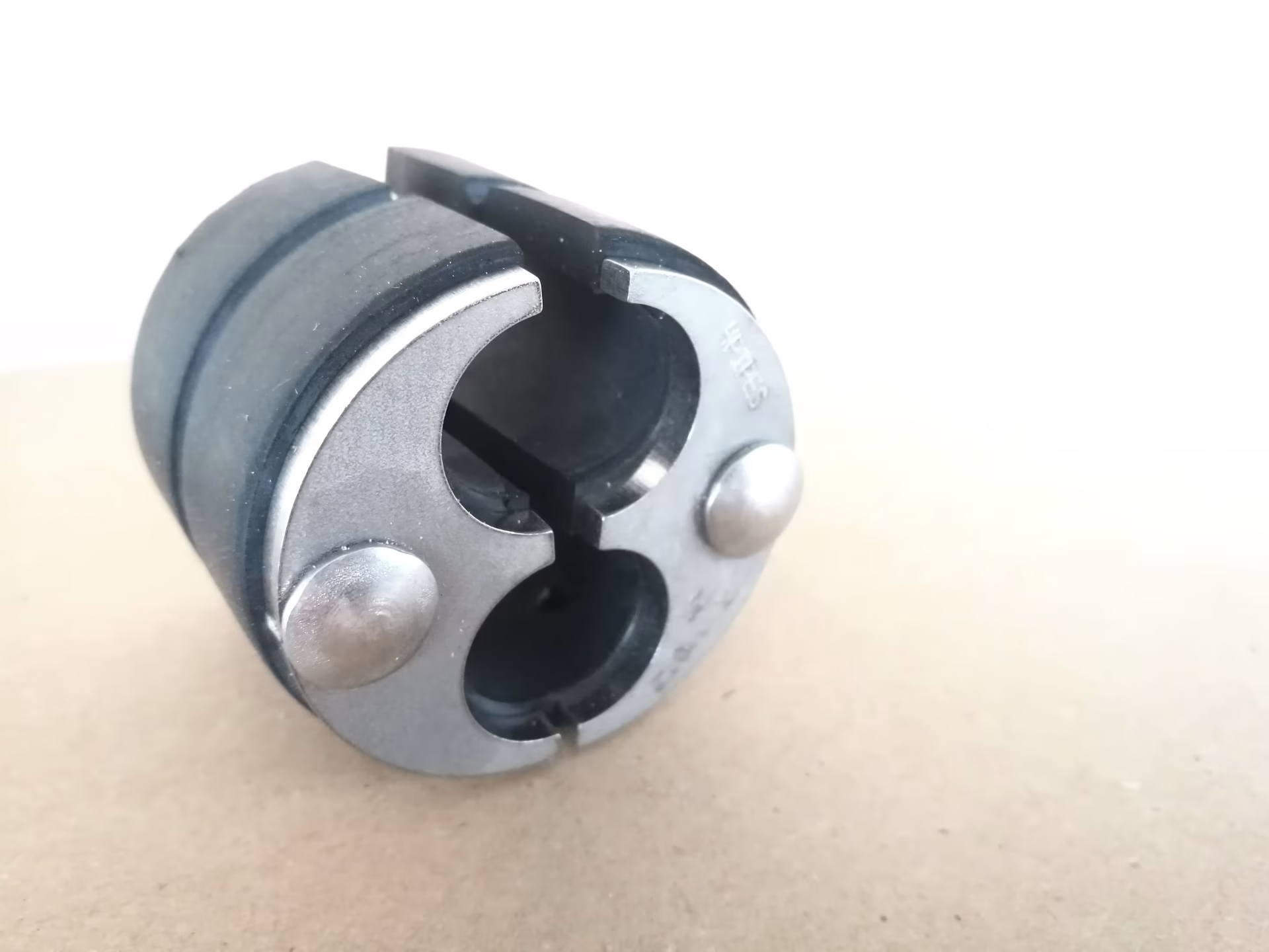 Pressio 4 cables FIXED, 1x40mm EPDM Gummi, Druckplatten V2A, Schrauben V2A, Muttern V4A Typ Kabeldurchmesser: 2x10 - 16 mm aus der Kategorie Ringraumdichtung mit der Artikelnr. 11012